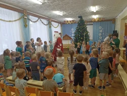 Прощание с ёлочкой.